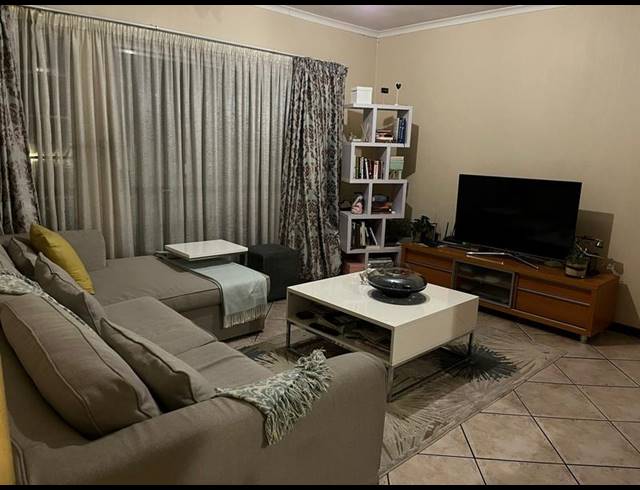 2 BEDROOM APARTMENT FOR SALE IN WILGEHEUWEL